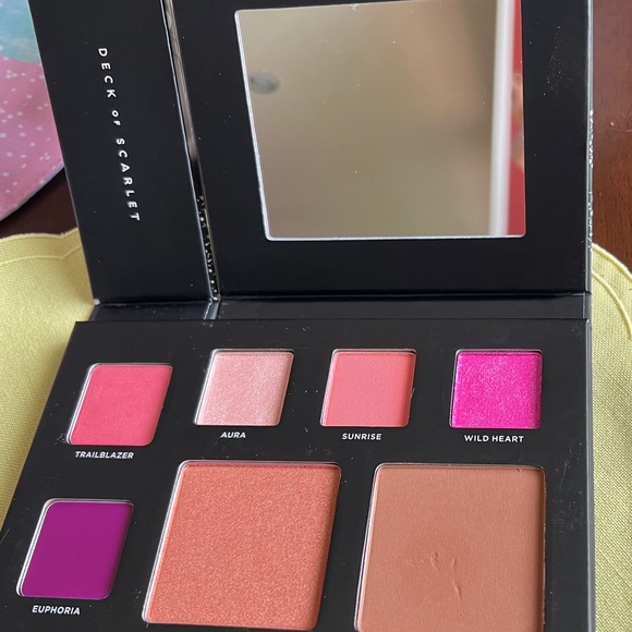 Deck of Scarlet edition No. 18 makeup palette - NIB - Picture 2 of 6